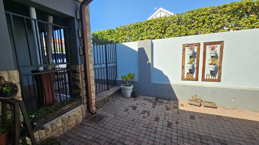 3 Bedroom Property for Sale in Meerhof North West